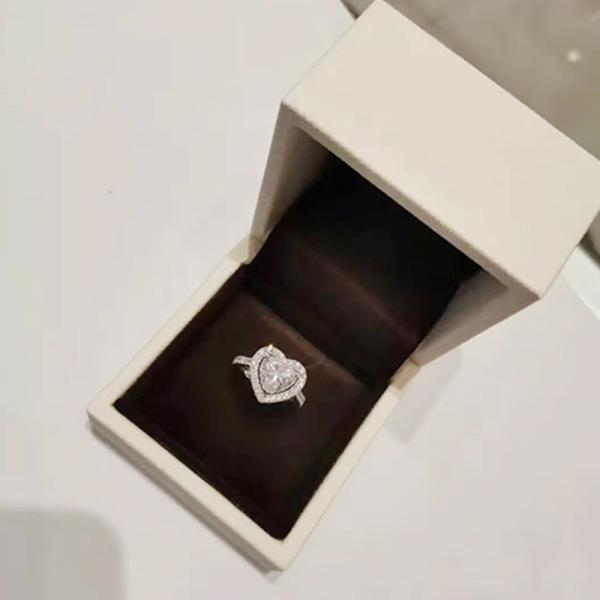 lab grown heart shape diamond ring for gift