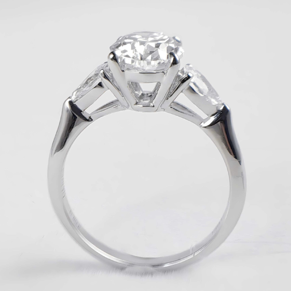 lab grown white diamond oval shape three life stones ring for gift