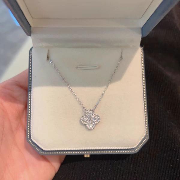 Lab Grown Diamond Four-leaf clover necklace 18K White Gold