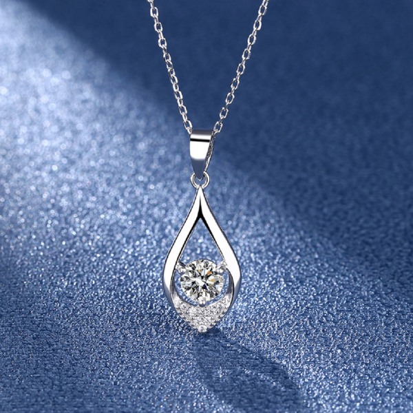 Lab Grown Diamond Waterdrop-shaped necklaces in 18K White Gold